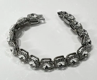 "Precioso brazalete de tenis tono plata con cristales cuadrados y pedrería 8-1/2""" Foto 1 de 4