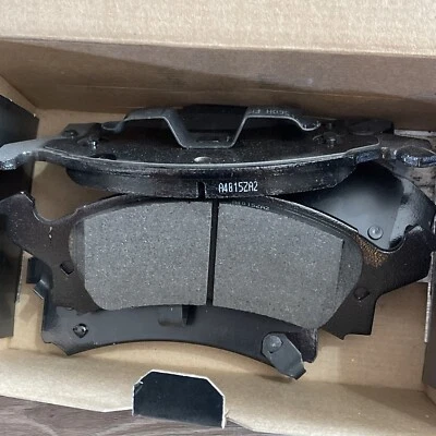 Juego de pastillas de freno de disco delanteras Akebono para Buick Chevy Oldsm Pontiac Act673 1996-2005 Foto 1 de 3