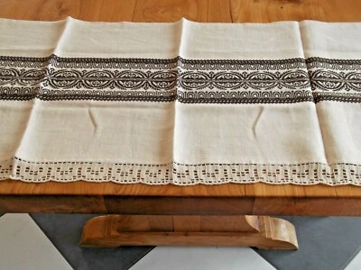 Dessus de meuble en lin ecru  canevas brodé main avec dentelle ( 97 x 43 cms ) - Photo 1/4