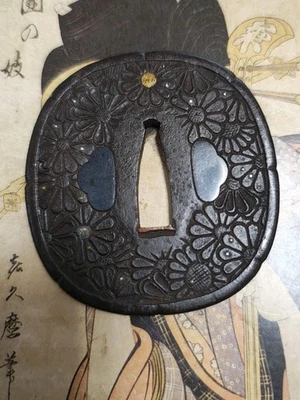 Crisântemos♪ TSUBA Samurai Swordguard Japonês KatanaBlade antigo Art edo - Imagem 1 de 4