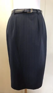 Neu ohne Etikett Liz Baker Essentials Karriere Bleistiftrock mit Gürtel schwarz gestreift Gr. 12 - Bild 1 von 3