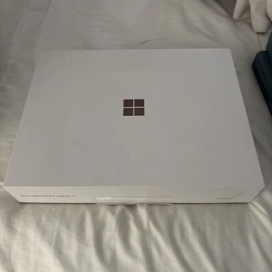 Microsoft Surface Laptop Copilot+ PC 13" Snapdragon X Plus 16GB RAM 512GB UFS - Picture 1 of 3