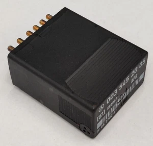 NEU + Orig Mercedes W124 W201 Relais Steuergerät Kraftstoffpumpe A0035452005 - Picture 1 of 4