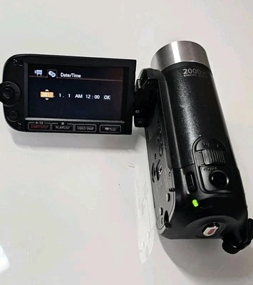 Canon SD XC FS40 Flash Memory Camcorder / Sleek, Ultra-Compact 200x w/ Charger  - Image 1 of 4