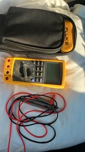 Multímetro de proceso Fluke 787B - Parece NUEVO - Imagen 1 de 7