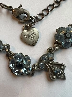 Collar Diseñador YONI Z EE. UU. Estrás Azul Peltre Gran Detalle Y2K Millenial Foto 1 de 4