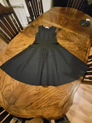 Vestido negro John And Jenn con manchas moradas talla pequeña Foto 1 de 4