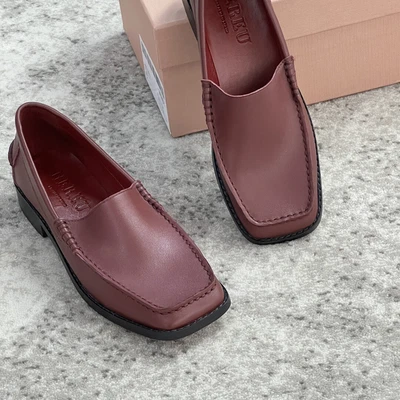 Zapatos mocasines de cuero Hereu para mujer con fondo plano punta cuadrada en rojo oscuro/negro Foto 1 de 4