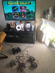 Nintendo 64, 4 Controllers, Mario Kart 64, controller pack and cords. Working