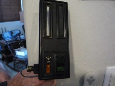 Placa obturadora Datsun 240Z Serie 1 con interruptor Foto 1 de 4