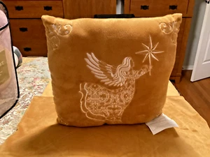Gold color Velvet Feel Plush Throw & Pilllow North Pole Trading Co., 50” x 60 - Picture 1 of 3