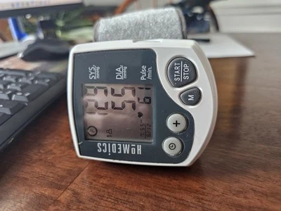 Monitor automático de presión arterial de muñeca HoMedics BPW-060 sin estuche. 2 usuarios. 120 Me Foto 1 de 4