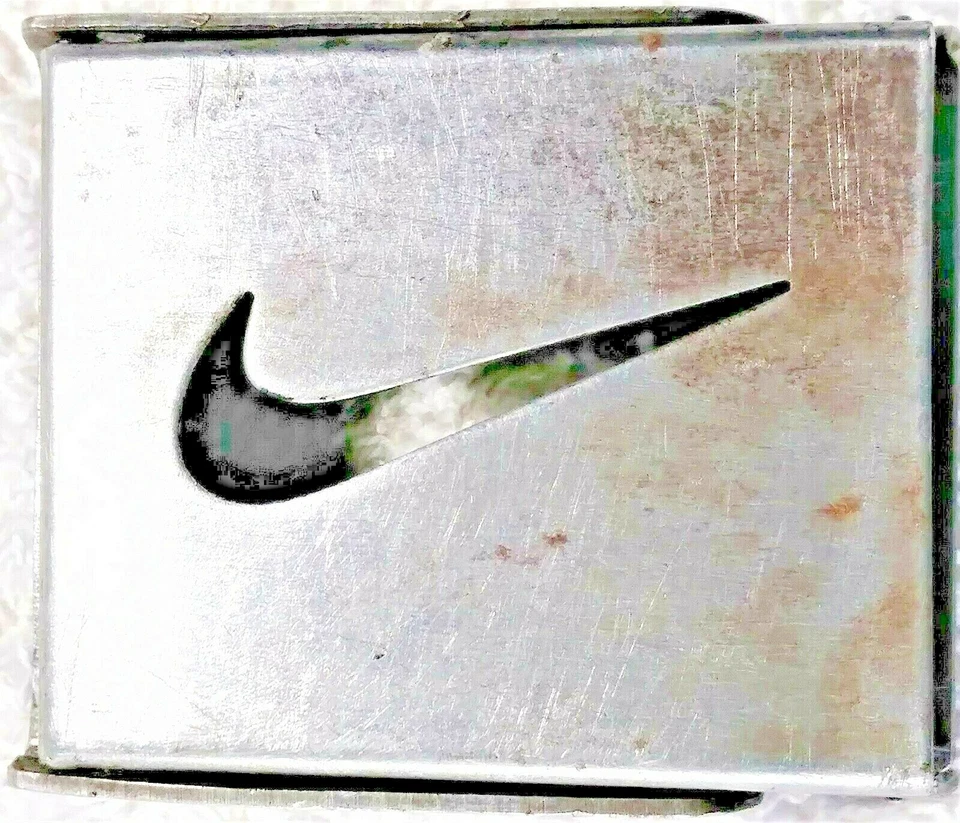 Nike Cinturón Hebilla Swoosh Logo Abridor de Botellas con Gran Pátina yEAH Foto 1 de 4