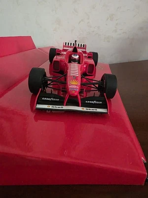 Minichamps 1:18 Ferrari F310/B Michael Schumacher 1997 Launch VERSION - Immagine 1 di 4