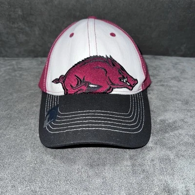 Gorra Arkansas Razorbacks Unisex Snapback Blanco Rojo Cerdo Mascota NCAA College Foto 1 de 4