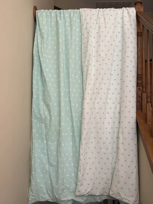 Edredón Pottery Barn algodón orgánico reversible cubierta de corazón talla completa/reina verde azulado y blanco Foto 1 de 4