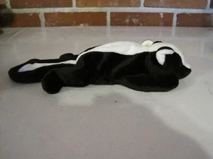1995 RETIRED TY ORIGINAL BEANIE BABY STINKY SKUNK DATE OF BIRTH FEB. 13, 1995 - Picture 1 of 13
