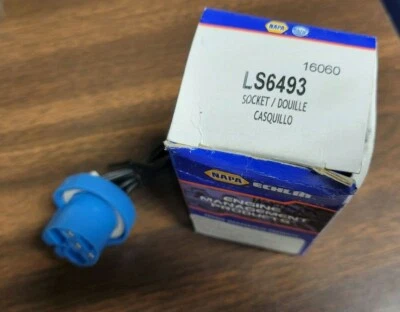 NAPA ECHLIN HEADLAMP LIGHT SOCKET LS6493 (BRAND NEW) - Image 1 of 3