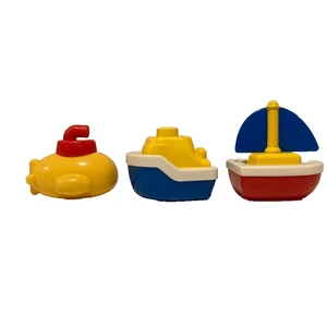 LITTLE TIKES RIMORCHIATORE + BARCA A VELA + SOTTOMARINO Lotto di 3 - Foto 1 di 8