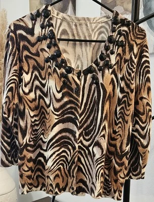 Camisa Blusa Cárdigan Monroe & Main Estampado Animal con Cuentas de Acrílico Talla M Foto 1 de 4