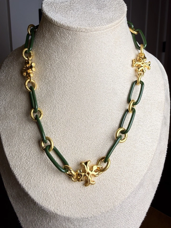 Collar de cadena Tory Burch Roxanne en oro Tory laminado/verde multi. Venta al por menor $268 Foto 1 de 3