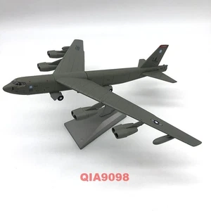 Nuovo modellino US Boeing B-52 Strategic Bomber Aircraft metallo + plastica scala 1/200 - Foto 1 di 11