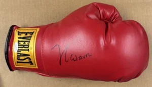 Julio Cesar Chavez JSA Signed Everlast Boxing Glove Auto Boxing Champion - Picture 1 of 1