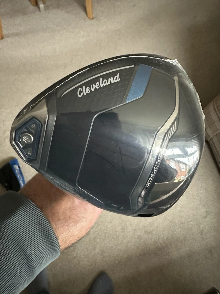 Cleveland HiBore XL Driver, 10.5 Degree, Right Hand, Matching Headcover, New - Image 1 of 4
