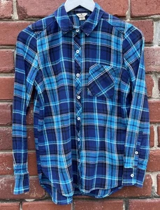 Woolrich Womens Sz Small Plaid Long Sleeve Button Front Flannel Shirt Blue - Picture 1 of 8