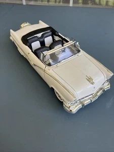 Ertl 1956 Ford Sunliner Convertible - Picture 1 of 8