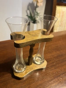 2 Schnapsgläser Mit Holzständer  - Bild 1 von 3