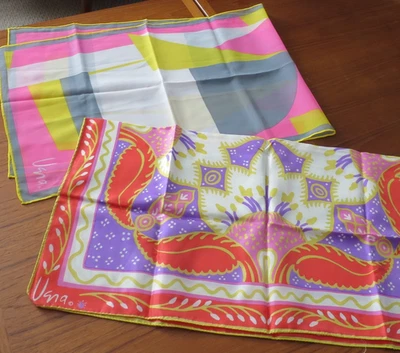 Lote De Colección De 2 Bufandas Cabeza Vera 1 Seda con Ladybug Enrolladas A Mano 1 Nylon Vibrante Foto 1 de 4