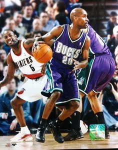 GARY PAYTON Milwaukee Bucks 8X10 ACTION PHOTO #1  Milwaukee Bucks