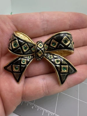 Broche Joan Rivers Verde Negro Esmalte Verde Estrás Arco Firmado De Colección Foto 1 de 4