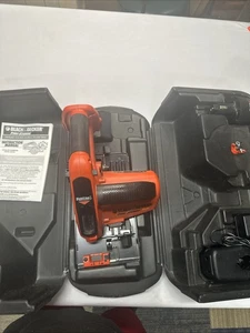 Sierra circular inalámbrica BLACK+DECKER CS144 14,4 voltios Firestorm con batería de hoja y estuche - Imagen 1 de 13