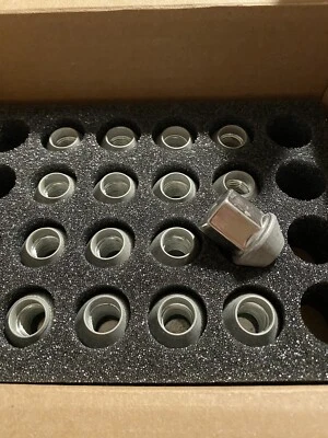 Land Rover Wheel Lug Nut 16 Piece Set. VPLCW0141. - Image 1 of 2
