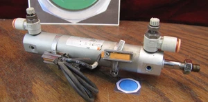 SMC CDG1UN20-75 Air Cylinder 20mm Bore 75mm Stroke with IFM MK5138 limit Sensors - Picture 1 of 7