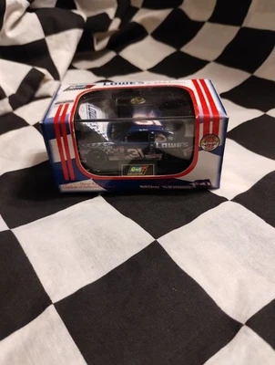 Коллекция Revell NASCAR Lowe's Mike Skinner 1999 Special Olympics 1:64 - Изображение 1 из 2