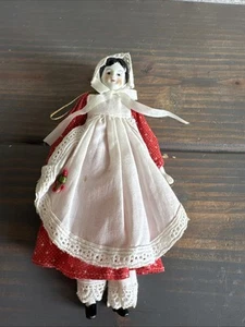 Vintage viktorianisches Porzellan 7 Zoll Puppe Ornamente Landhauskleid - Bild 1 von 4