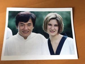 JACKIE CHAN et SARAH STEVENSON - PHOTO DE PRESSE ORIGINALE 15x20cm - Imagen 1 de 1