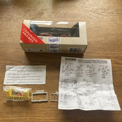 Corgi 1/43 Scale Model Car 97343 - Morris Minor Traveller - Bomb Disposal - Image 1 of 4