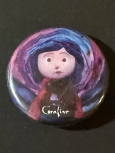Coraline Pinback Hut/Rucksack/Anstecknadel Knopf - Bild 1 von 3