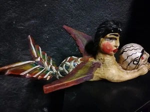Antike mexikanische Volkskunst geschnitzte Holz geflügelte Meerjungfrau Maske mit Totenkopf auf Händen selten - Bild 1 von 11