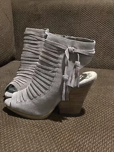 vince camuto shoes Size 7,5 Fringe Top Beige Color - Picture 1 of 10