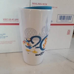 Taza de viaje vaso de cerámica alto Disney WDW 2019 con tapa Mickey Donald Pluto + - Imagen 1 de 10