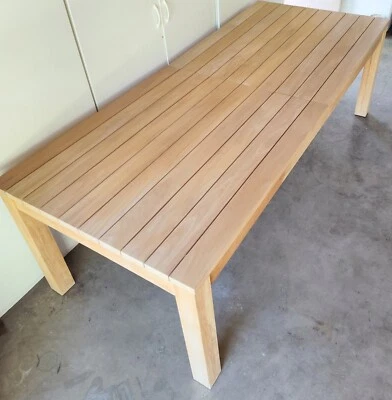 Mesa de comedor extensible Belvedere de teca maciza de 96"-135" Restoration Hardware Foto 1 de 4