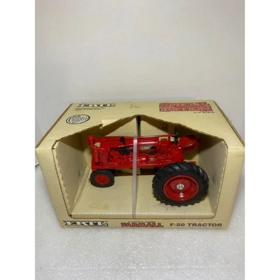 Tractor Ertl McCormick Deering Farmall F-20 1987 de colección edición especial, 1/16 Foto 1 de 4