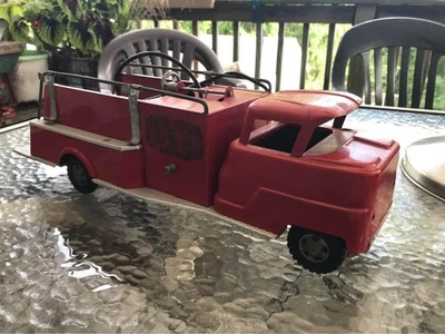 Antique Structo Fire Engine - Image 1 of 4