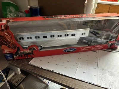 1/32 NEW RAY FORD PICKUP & HORSE TRAILER # B 745 - Image 1 of 4