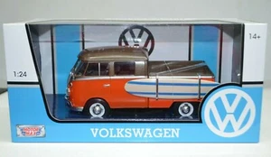 1:24 1966 Volkswagen-Type 2 T1 Pickup With Surf Board MotorMax #79560 - Picture 1 of 5
